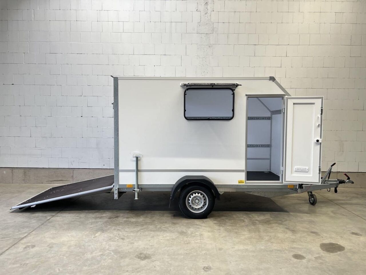 Blyss F1330HD Tür,Fenster,Aero Kofferanhänger