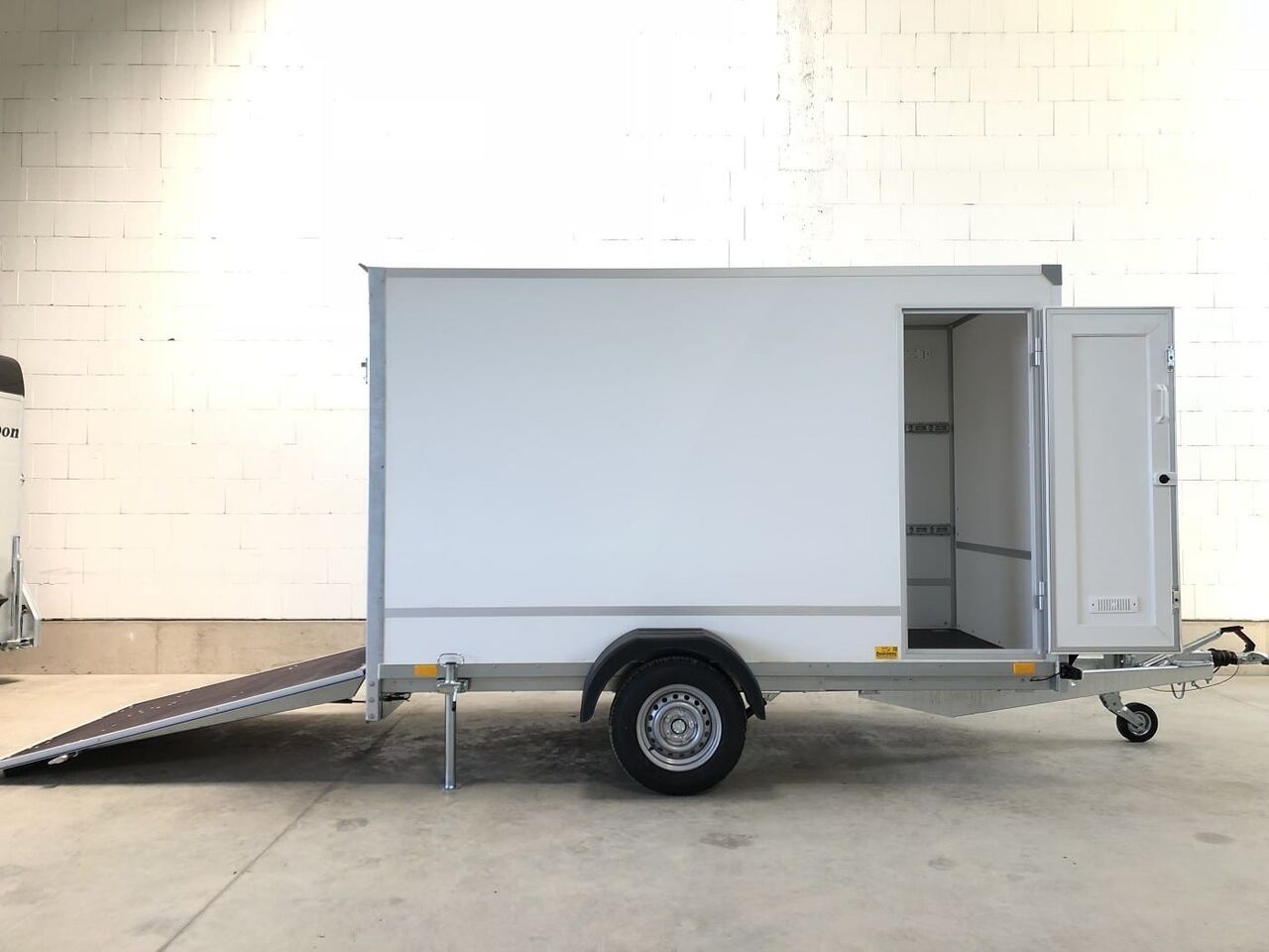 Blyss F1330HD Rampe Tür Kofferanhänger